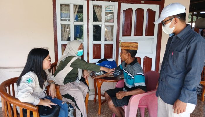 NRBR Gorontalo Gercep Sambangi Rumah Warga, Bantu Lansia Cek Kesehatan 
