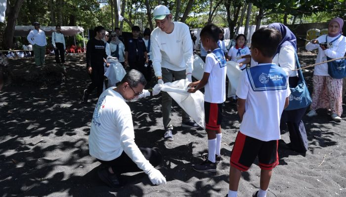 Pertamina Gandeng Masyarakat Jaga Kebersihan Pantai-Lindungi Ekosistem Laut di Bitung
