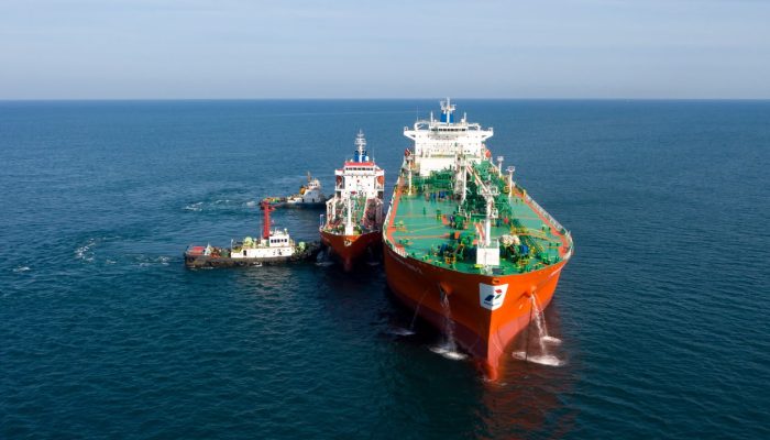 Pertamina Operasikan Perdana Ship to Ship Kolonodale-Distribusi B50 di Kawasan Timur Sulawesi