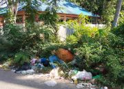 Sampah Menumpuk di Samping SMP Negeri 4 Tilamuta, Sekolah Harap Ada Penanganan Segera