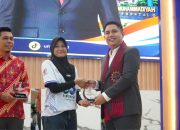 Wamen P2MI RI Serahkan Anugerah Insan Olahraga di UMGO Tepat di HAORNAS ke-43